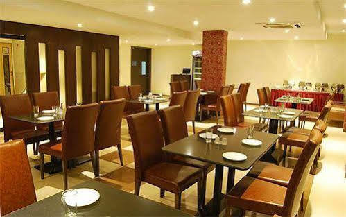 Hotel Vinayaga By Poppys ,Kumbakonam Zewnętrze zdjęcie